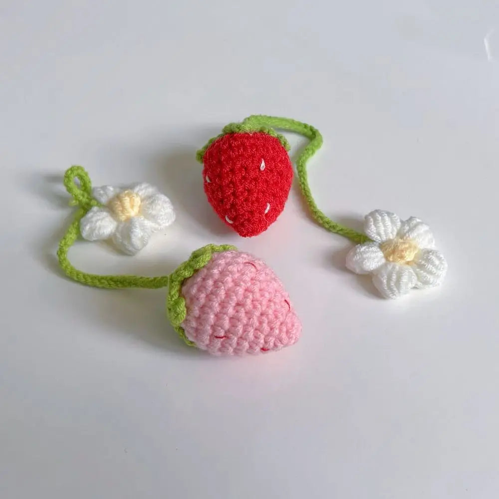 Handmade Knitted Strawberry Keychain Women Crocheted Wool Flower Leaf Pendant Car Key Ring Chain Handbag Keyring Charms Gifts